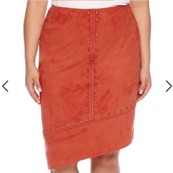 Bisou Bisou Faux suede skirt (4) - Picture 1 of 4